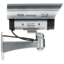 กล้องวงจรปิดปลอมภายนอกอาคารสีเงินพร้อมไฟ LED กะพริบและระบบจำลองอินฟราเรด Delta ACC-103S/LED