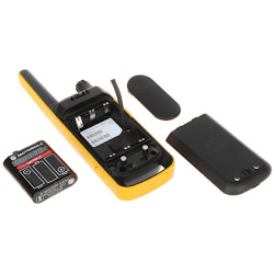 Conjunto de Rádios Walkie-Talkie PMR 446MHz Alcance 10km Resistência IPX4 Completo com Acessórios e Estojo Motorola MOTOROLA-T82
