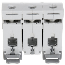 เซอร์กิตเบรกเกอร์ 3 เฟส 63A รุ่น C สวิตช์ตัดตอนอัตโนมัติ S303 สำหรับราง DIN TS-35 LEGRAND LE-403551