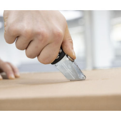 台形刃と予備刃収納部を備えたプロ仕様折りたたみ式カッター WIHA WH-KNIFE/45425