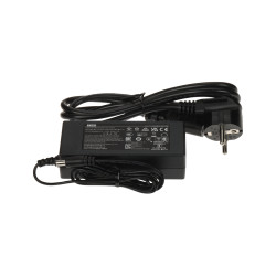 4 Port PoE Switch 10/100 Mbps + 1 Uplink Long Range 300m 45W 6kV Metal Housing Desktop Hikvision DS-3E0105P-E/M(C)